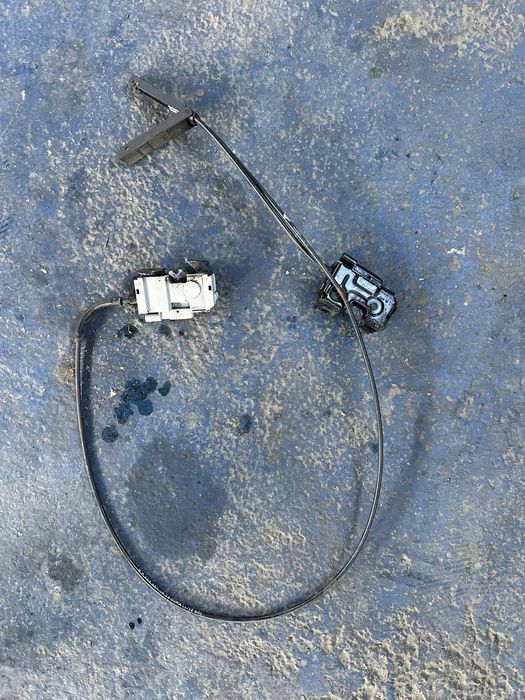 Broasca capota stanga dreapta mercedes w212 c207 w204 glk
