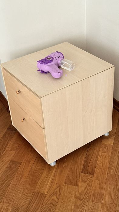 Тумбочка бежевая