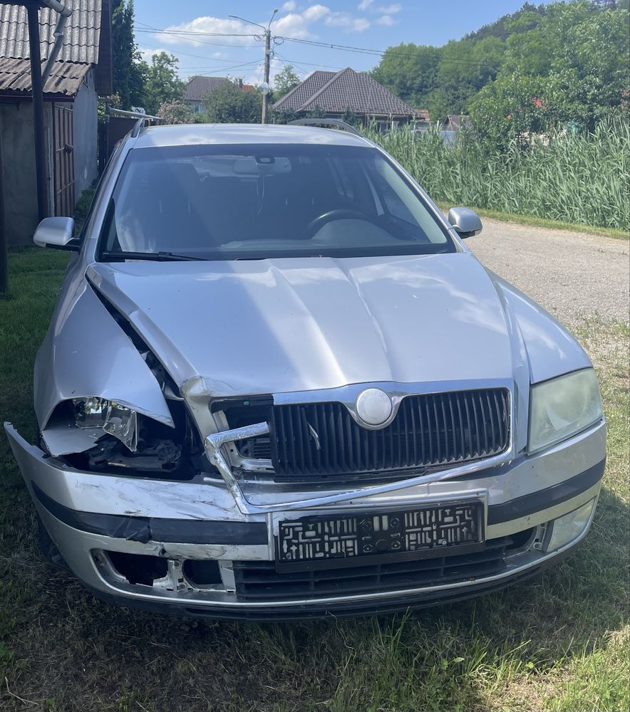 Skoda octavia (avariata)