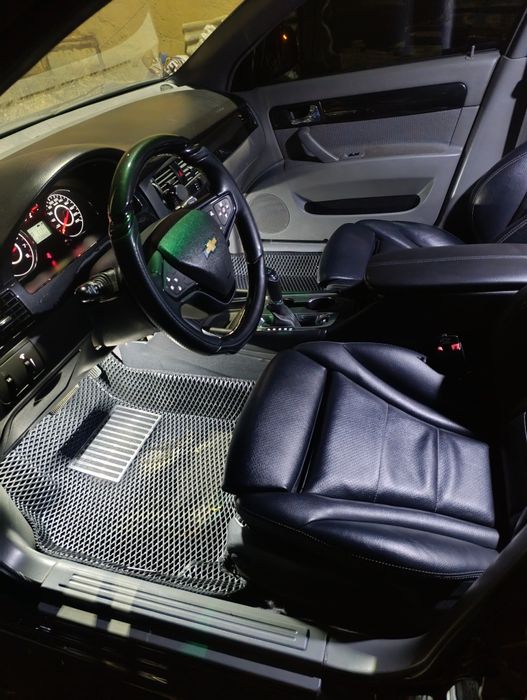 Qora Gentra sotiladi