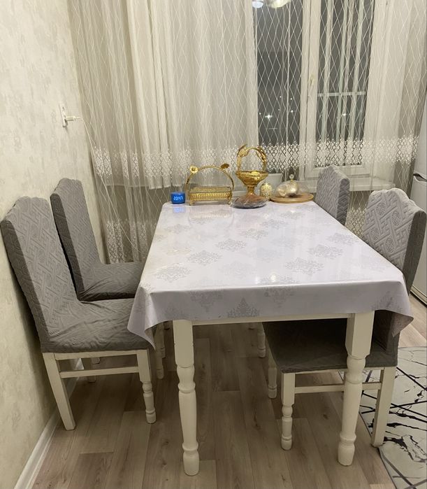 Продам стол со стульиями