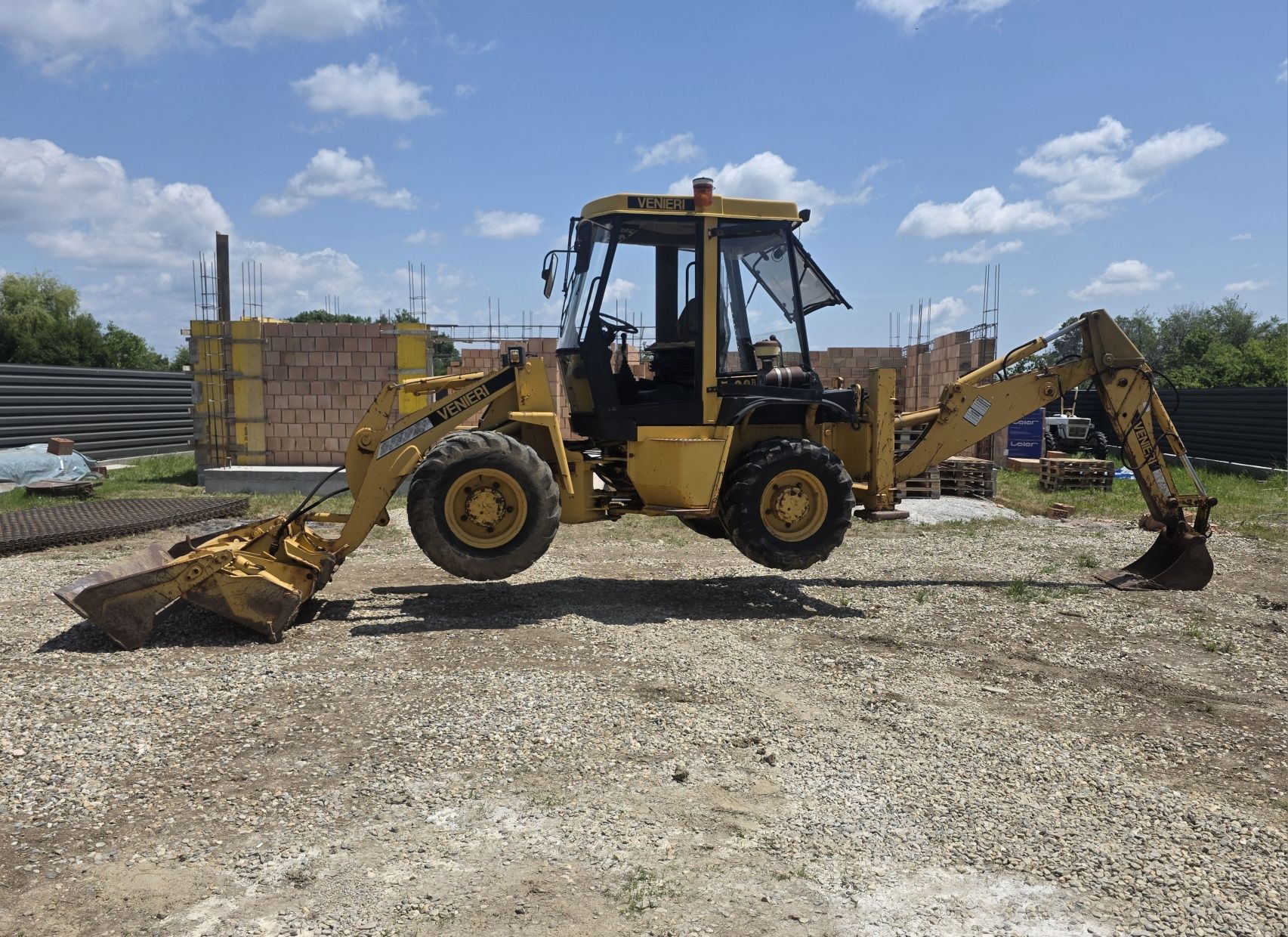 Buldoexcavator Venieri 5.23 B import Italia jcb