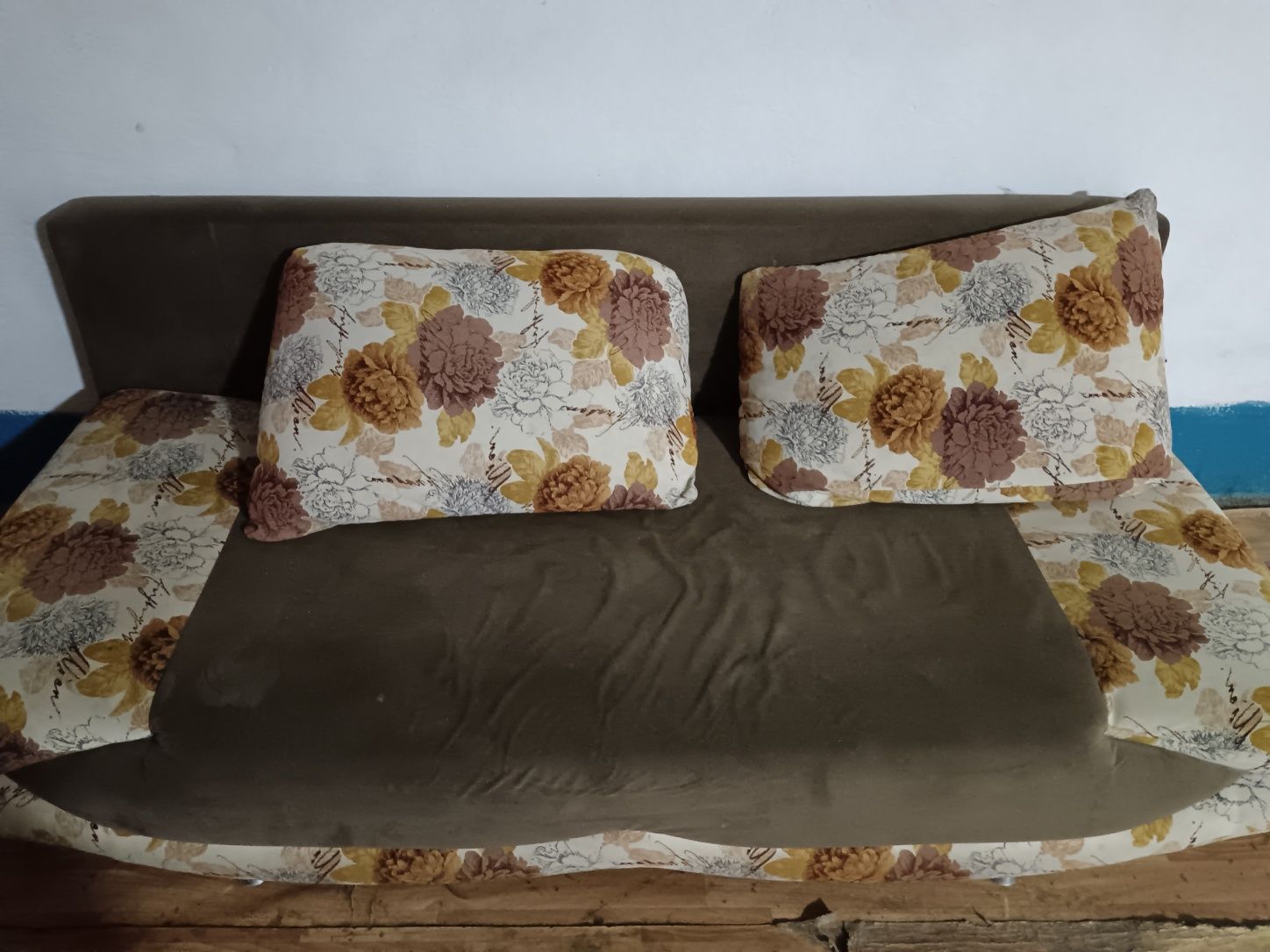 Продам диван ни дорого. 20 тысяч тенге