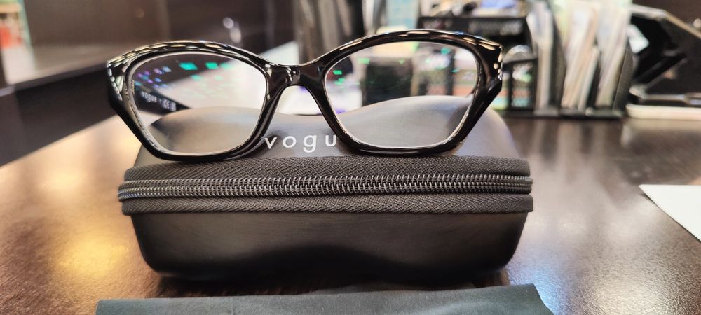 Ochelari dama ,vedere +2,marca Vouge,noi