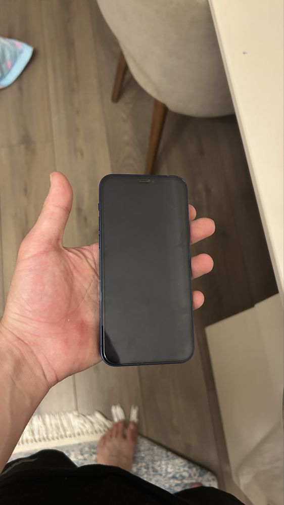 Iphone 12 в хорошем состоянии