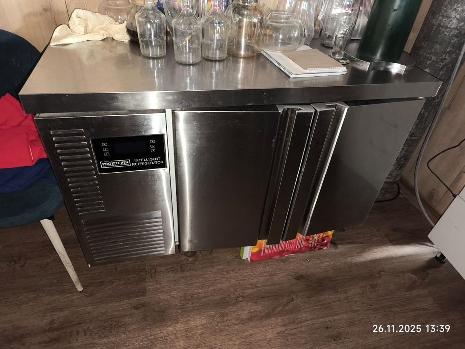 Продам стол холодильник