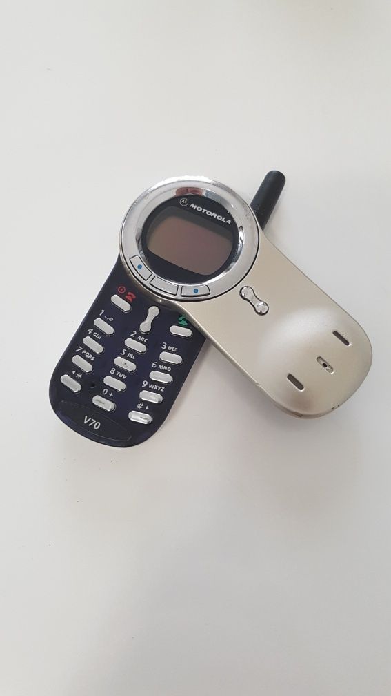 Продавам Motorola V70