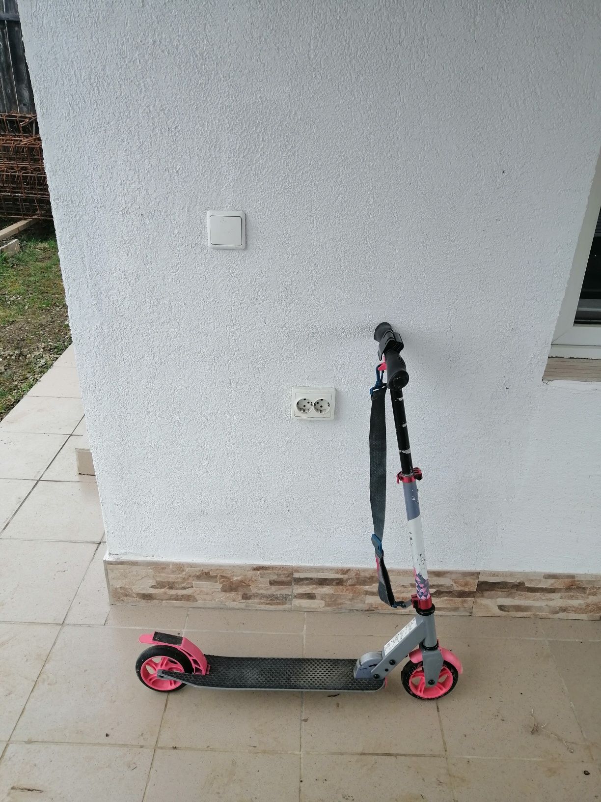 Vând bicicleta, trotineta, placa skateboard, role