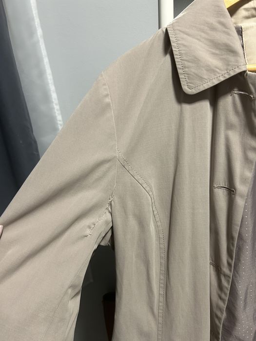 pardesiu, stare ca in poza, ca si nou in afara de cusatura la subrat