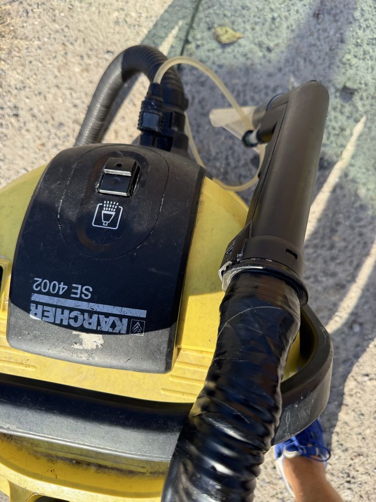 Продавам перяща прахосмукачка Karcher SE 4002