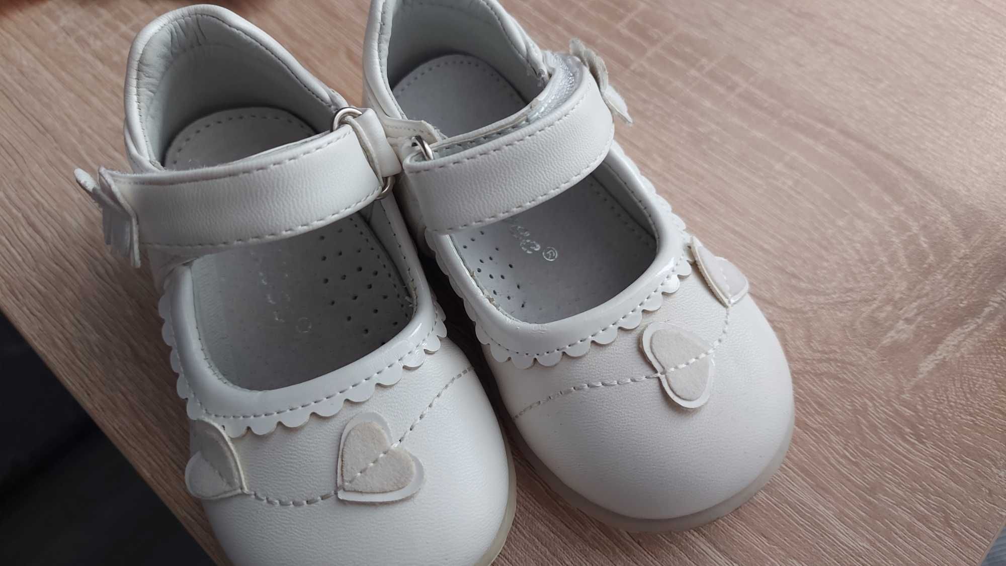 Бебешки обувки за момиченце