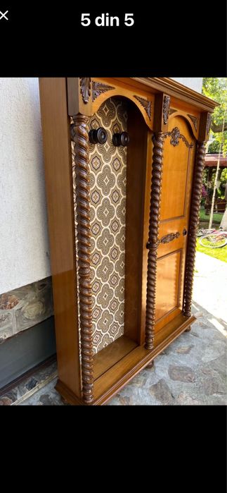 Cuier hol lemn spiralalat antic cu usa culisanta !