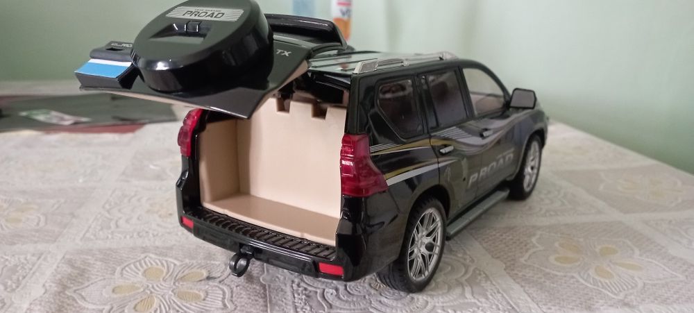 Продам сувенир Прадо 1:18