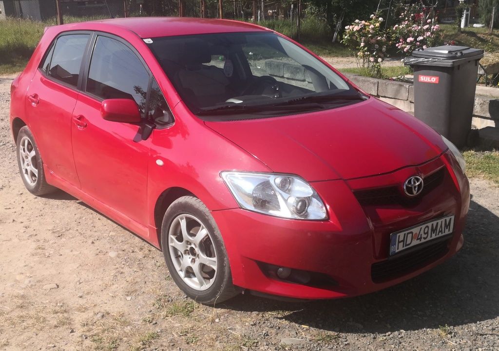 Vând toyota auris