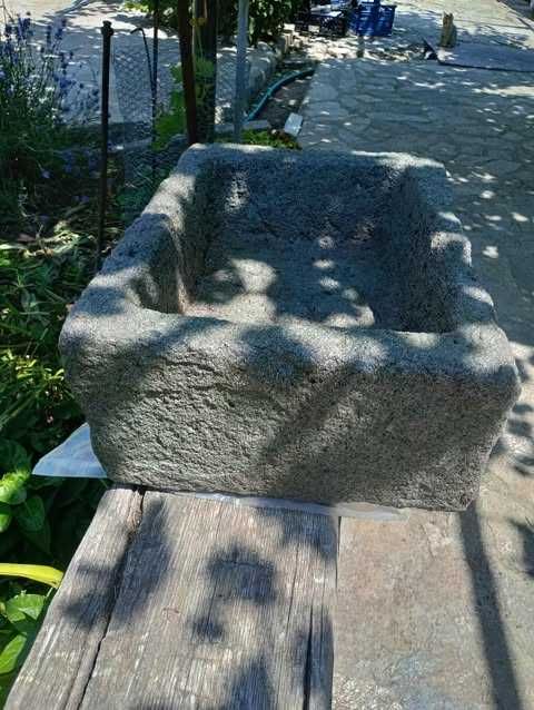 каменно корито с отвор (дупка)  +  подарък