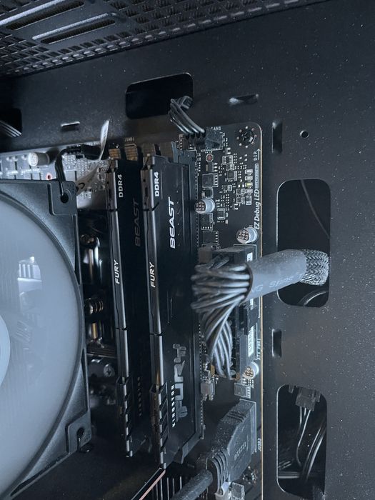 Настолен компютър със intel i7 ,32gb RAM, 1TB ssd