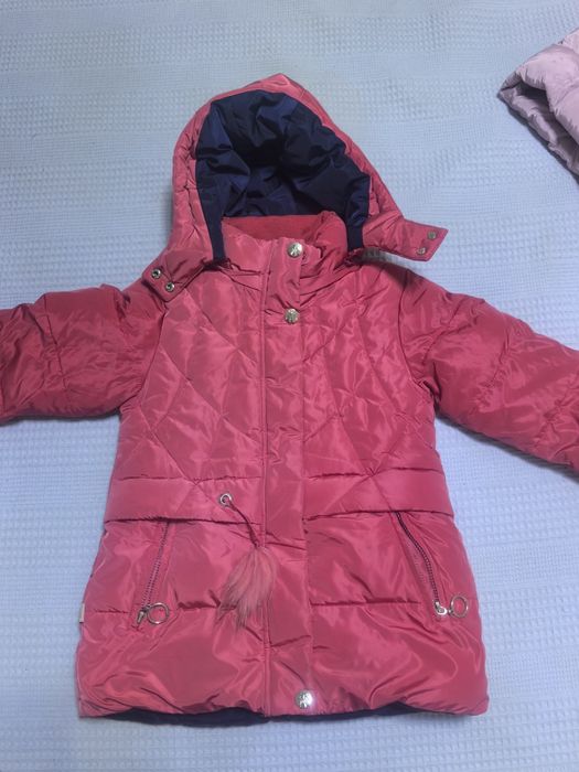 Отдам бесплатно верхнюю одежду на девочку