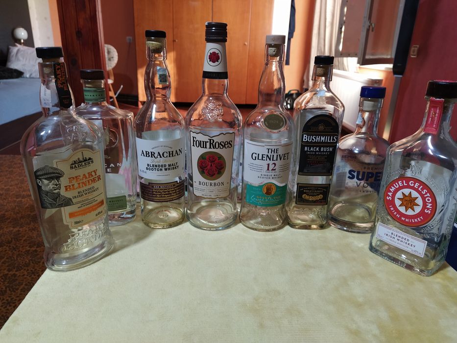 Стъклени бутилки от алкохол