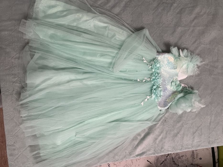 Продам платье для девочки