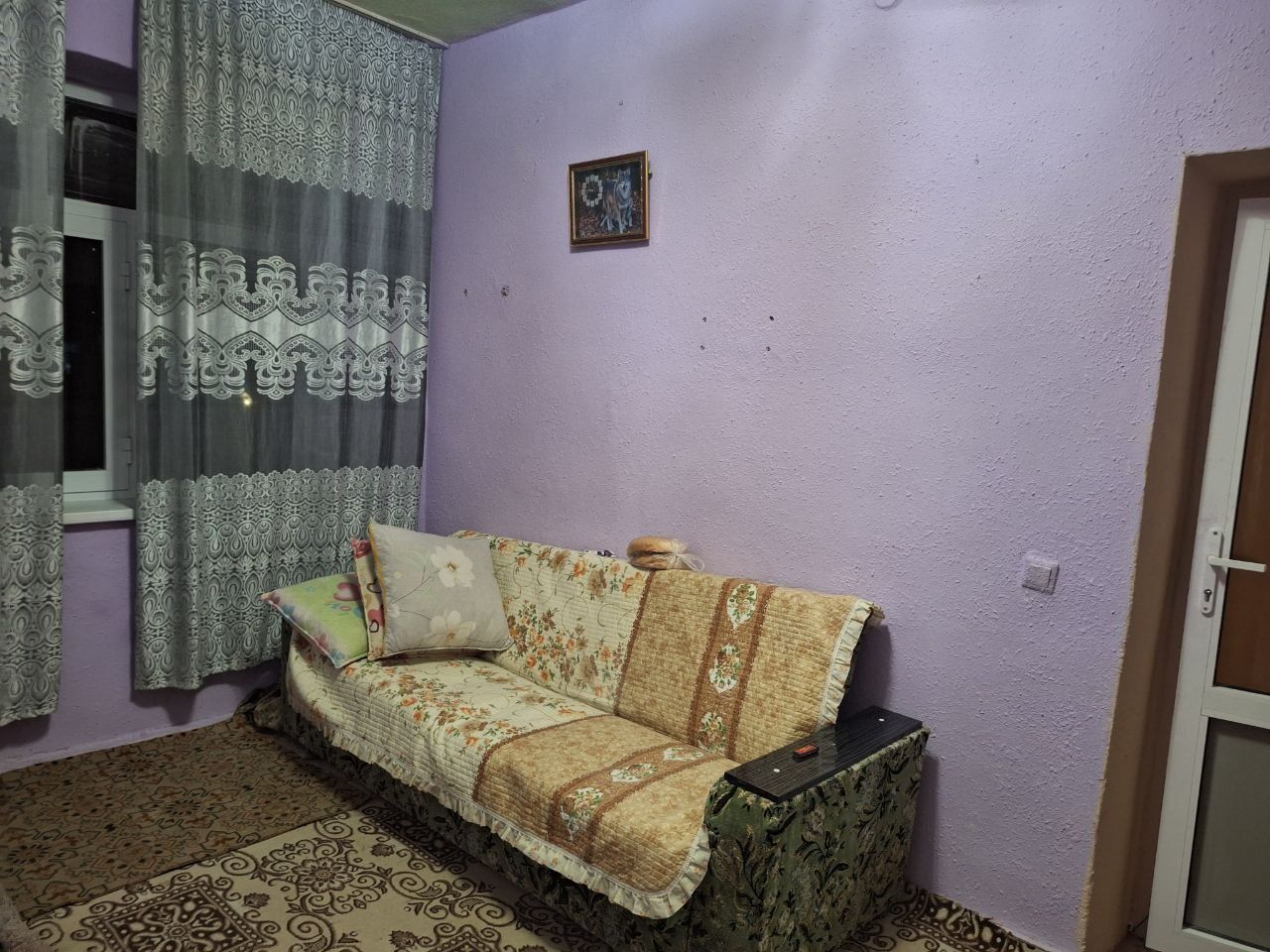 Карши шахрида Уй сотилади 1 хонали.!.Янги бозор атрофида,2 этажли дом