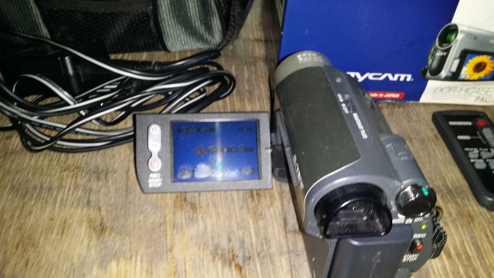 Продавам видеокамера Sony DCR-HC-45R