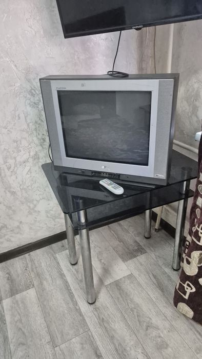 Телевизор с тумбой