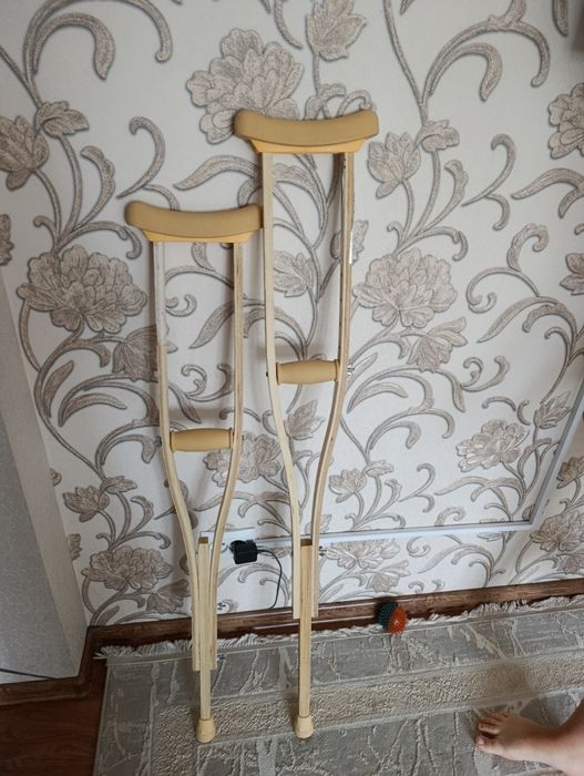 Продам детские костыли