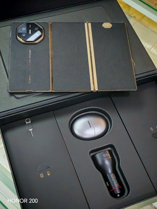 Huawei Mate XT Ultimate 1tb