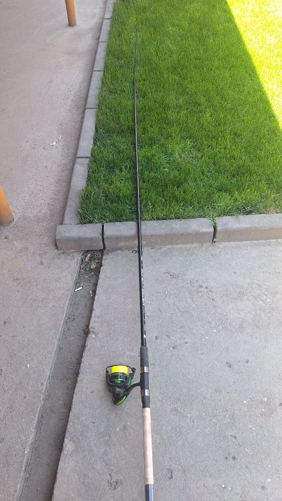 Vând lanseta feeder (fără mulineta)