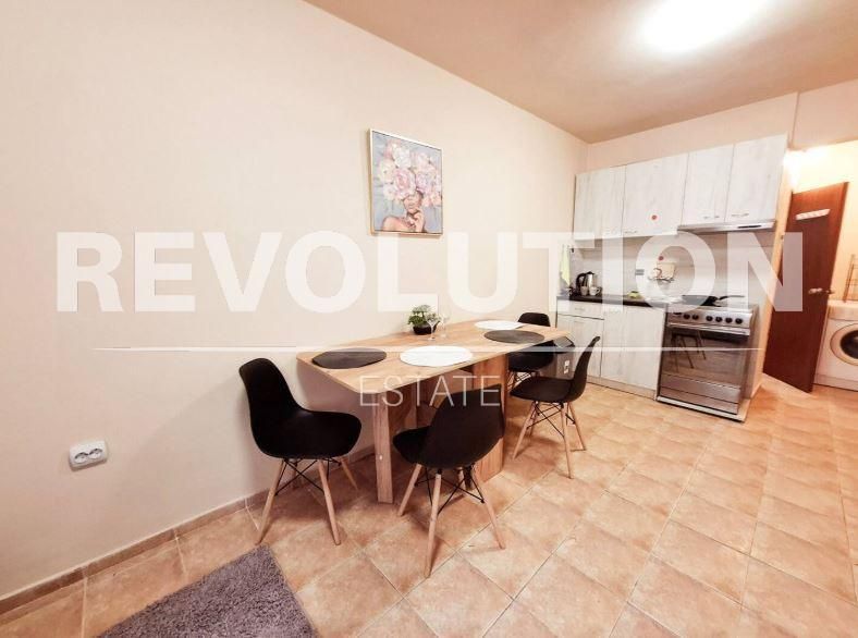 Дава се под наем Двустаен апартамент в Варна, Колхозен пазар - 45 кв.м за 350 € - Снимка #1