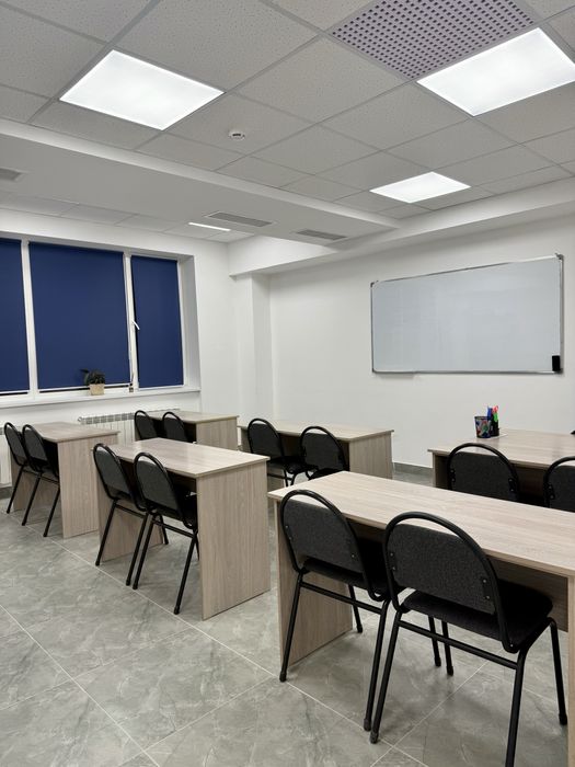 Парты, стулья и шкаф для офиса