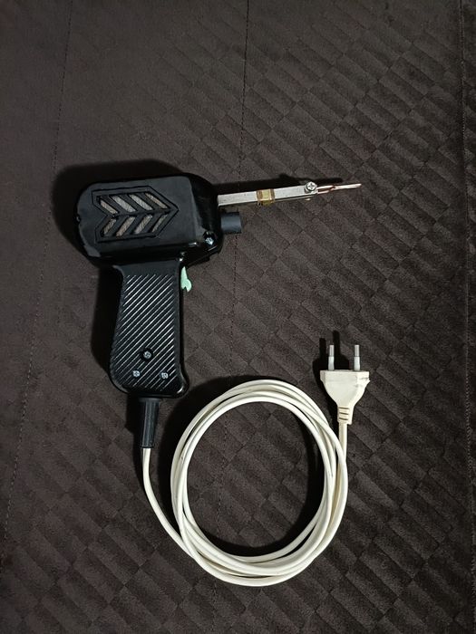 Pistol de lipit românesc 
Arată și funcționează ca nou !