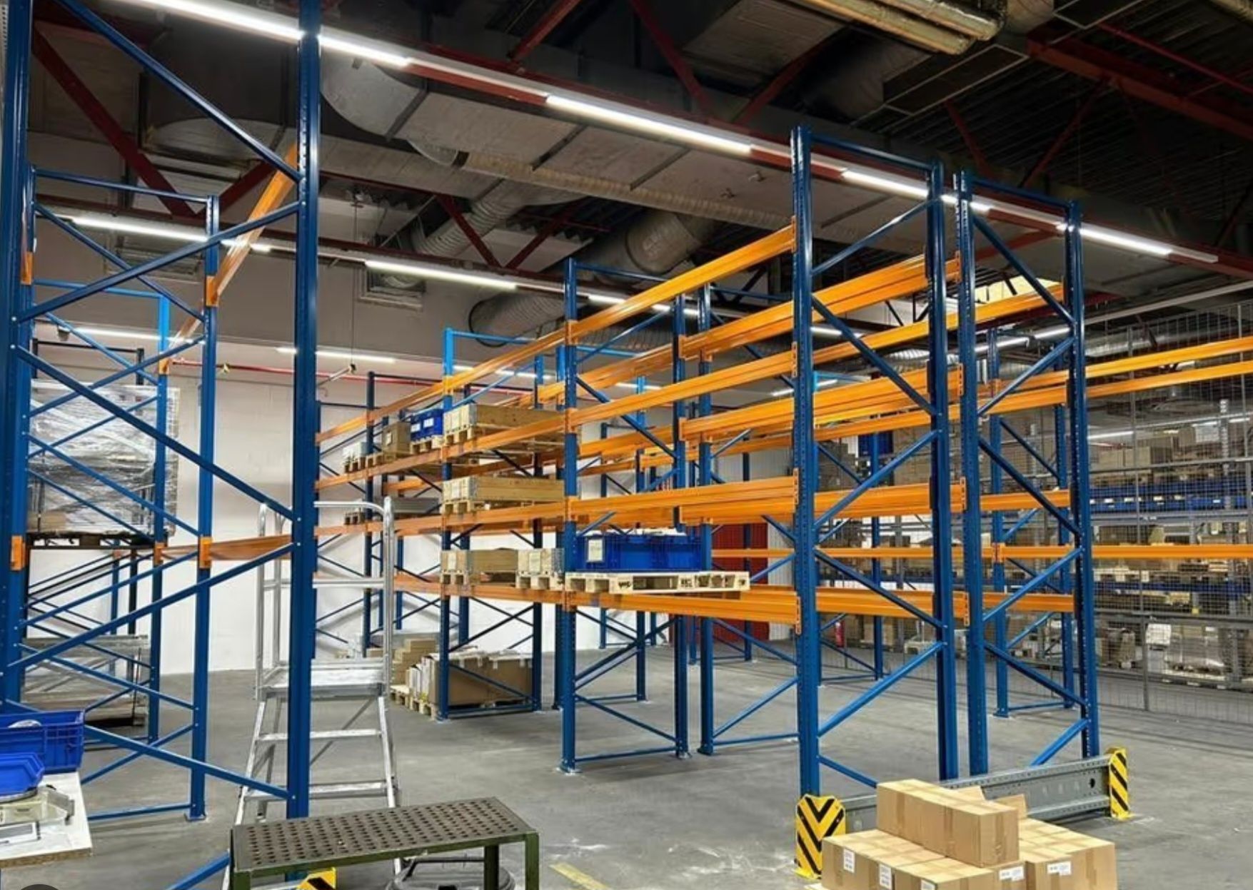 Rafturi metalice pentru paleți industriale