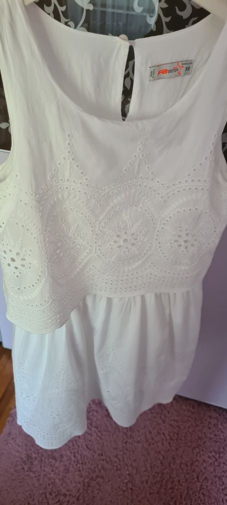 Rochie albă din dantelă englezească