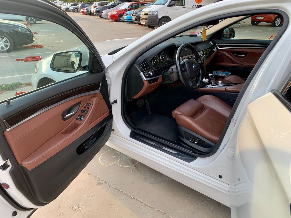 BMW Seria 5 BMW F 11 520 D , 2 butoane , panoramic , webasto