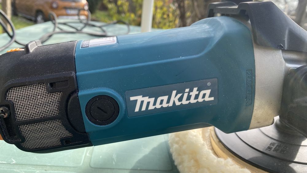 Полирмашина Makita