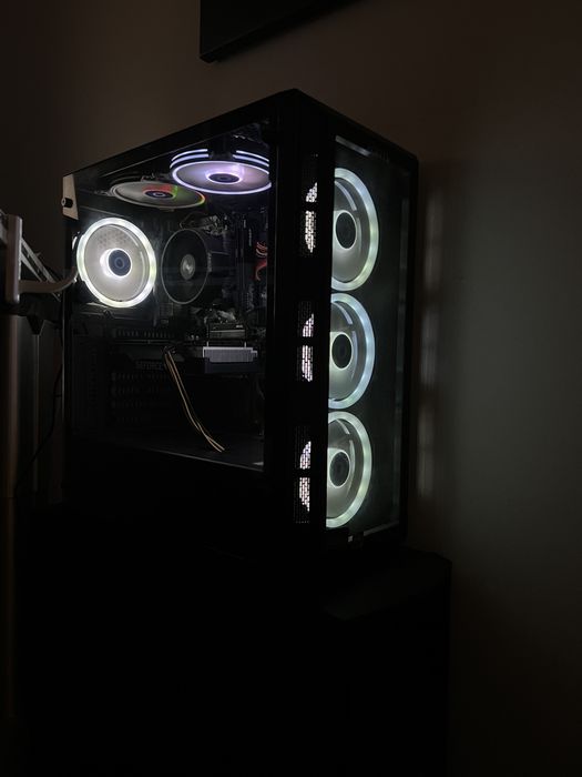 Vând PC Gaming - Nvidia GeForce RTX 3050 8GB GDDR6, 16GB RAM Stare Pf.