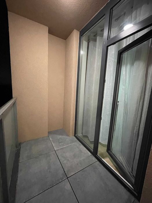 Proprietar, inchiriez apartament cu 2 camere + loc de parcare.