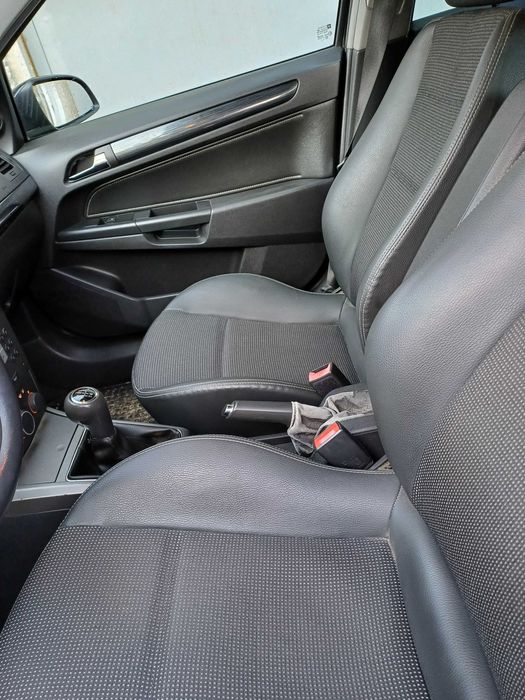 Продавам ОпелАстра H газ-бензин 1.6 105 к.с