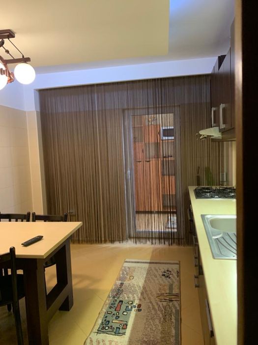 Inchiriez apartament central 4 camere