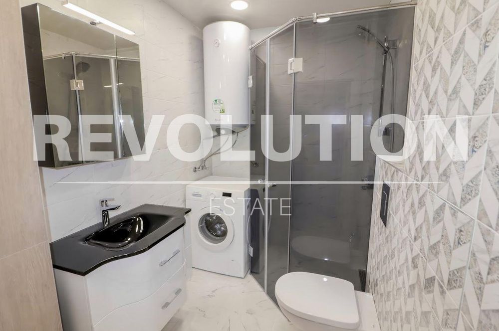 Тристаен апартамент в района на Бриз!