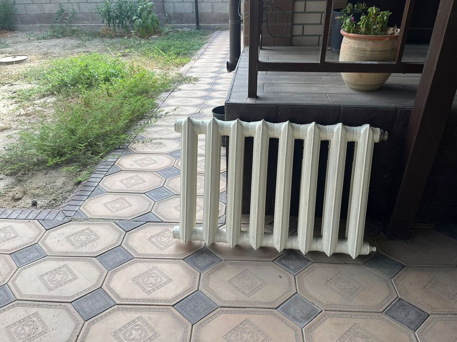 Батарея чугунная бу, в хорошем состоянии