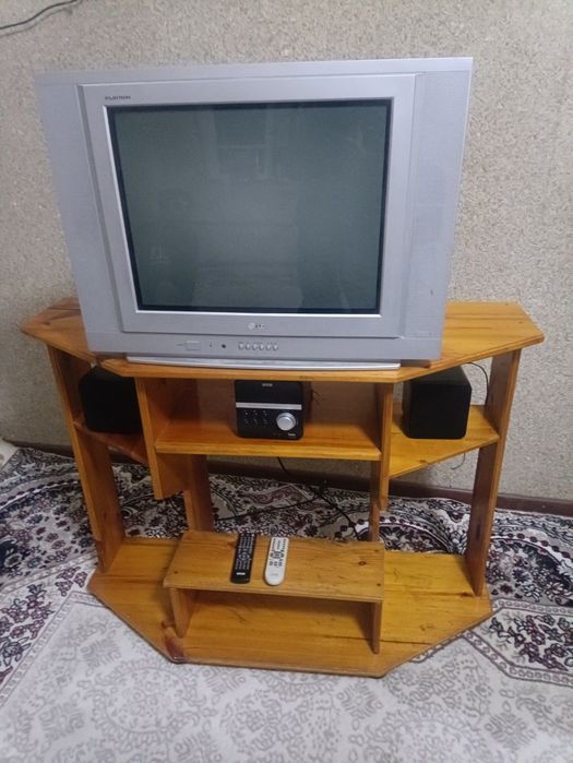 Срочно продаю Телевизор, ДВД приставку, и подставка для ТВ, приемлемые
