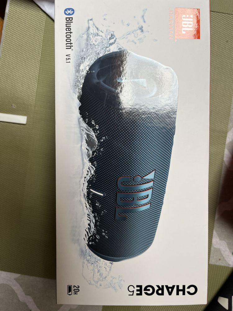 Продавам JBL Charge 5