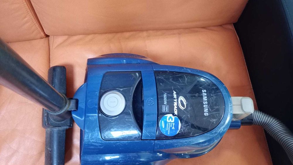 Пылесос SAMSUNG со стаканом в отличном техническом состоянии.