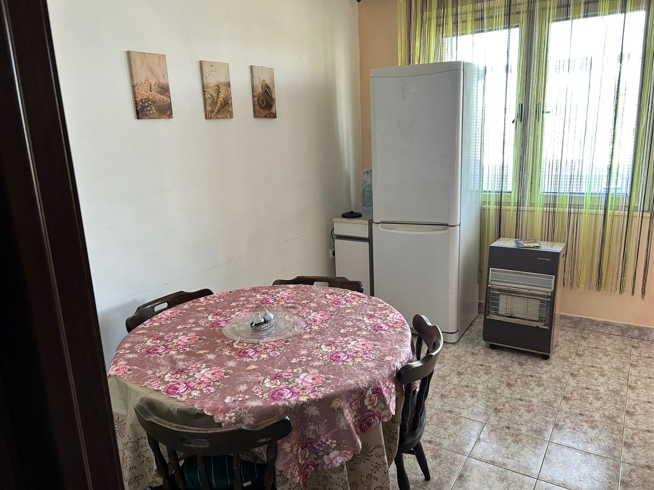 Дава се под наем Четиристаен апартамент в Търговище, Запад 1 - 108 кв.м за 418.2 € - Снимка #3