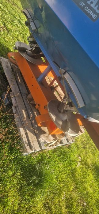 Vand distribuitor ingraseminte