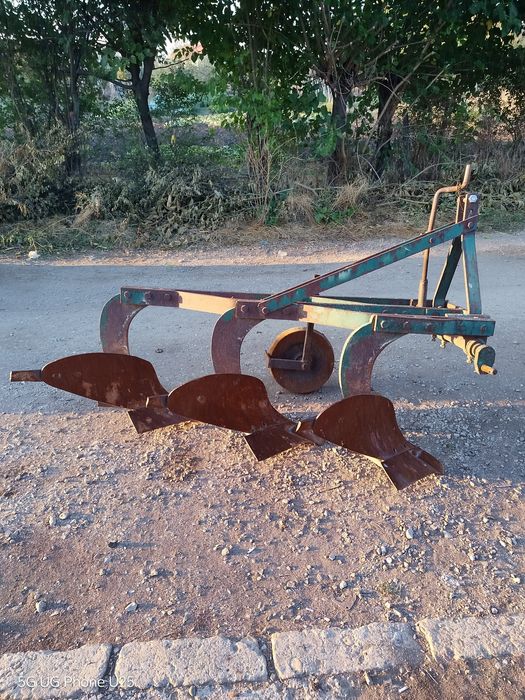 Плуг 3х30 гръцки