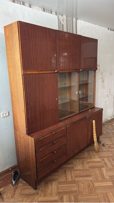 Шкам и зеркало с полочкой