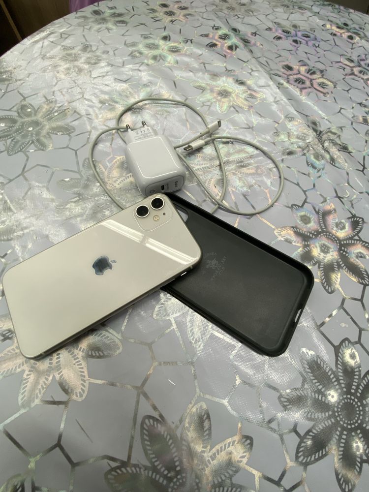 iPhone 11 белый